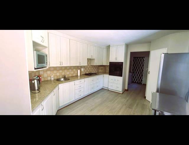 5 BEDROOM HOUSE FOR SALE IN ZWARTKOP